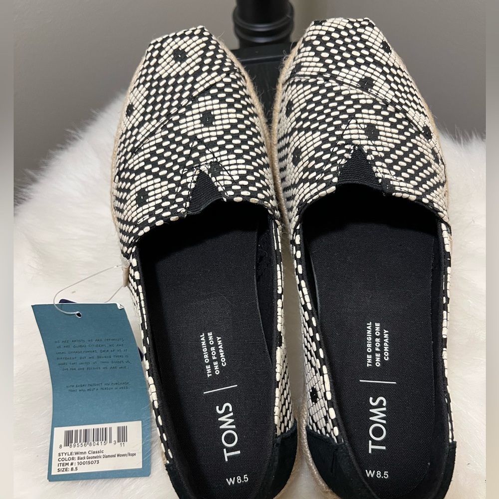 TOMS Slip On Women's Size 8.5 Classics Black White Geometric Print Espadrille - Picture 8 of 11